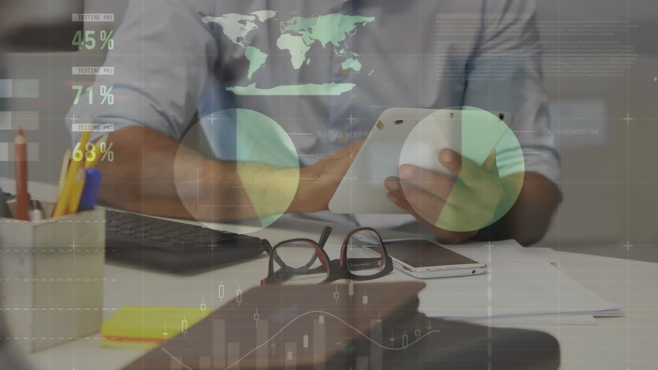 Animación de procesamiento de datos estadísticos contra la sección media de un hombre usando una tableta digital en la oficina
