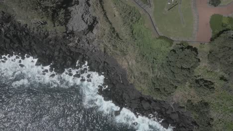 Waves-crashing-on-rocky-cliff