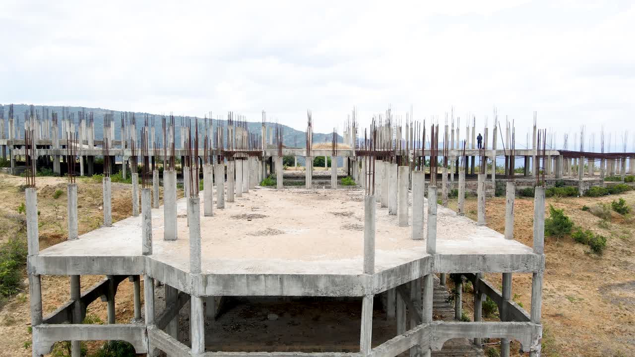 ingeniero africano inspector vigilancia operativo drone piloto