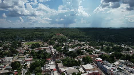 Toma-De-Drone-De-La-Ciudad-De-Tekax-En-Yucatán,-México.