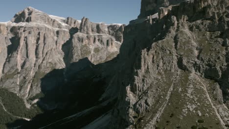 Drohnenaufnahmen-über-Dolomiten-In-Italien-14