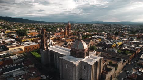 Panoramic-view-of-San-Miguel-de-Allende,-taken-with-drone,-cloudy-day