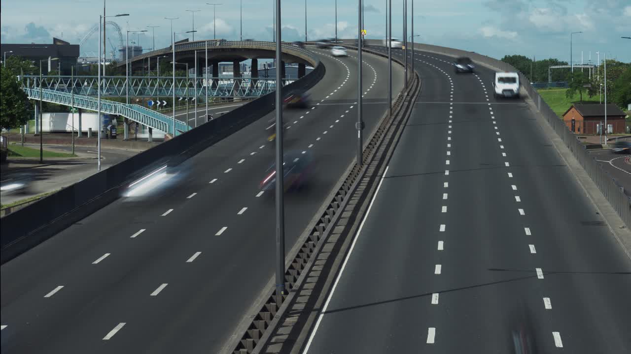 북쪽 런던 이중 차도의 고속도로 교통