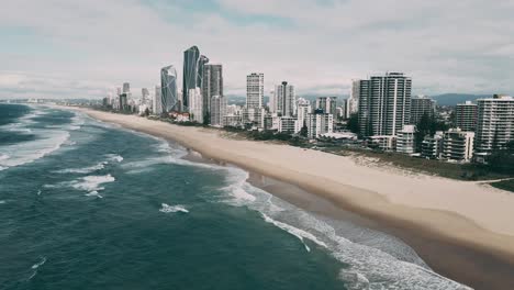 Imágenes-Aéreas-Capturadas-Con-Un-Dron-De-La-Costa-De-Gold-Coast-Temprano-En-La-Mañana.