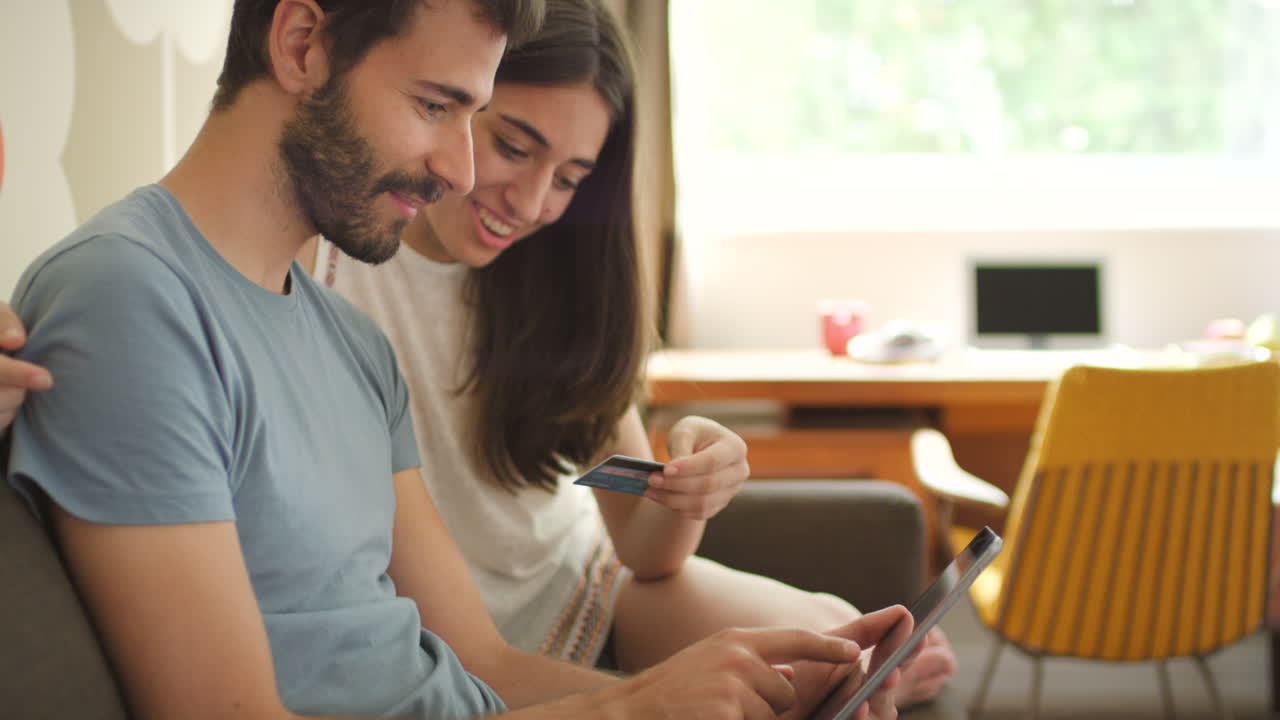 pareja de compras en línea