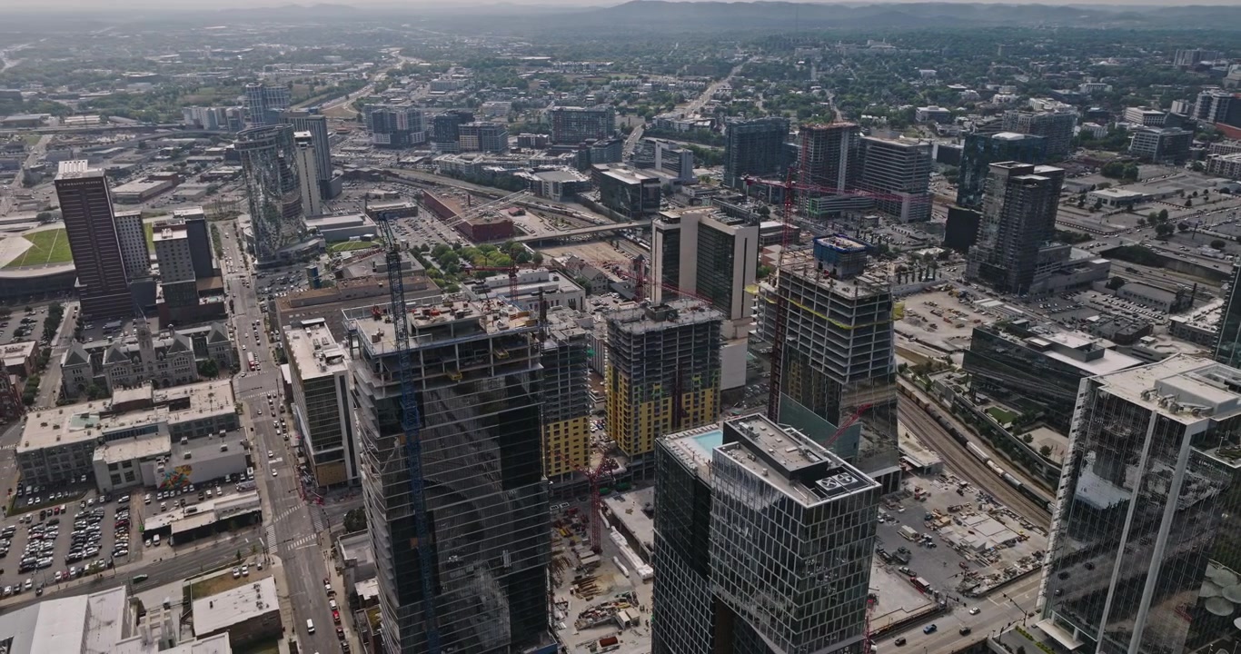 Nashville Tennessee Luchtopname v72 overvlucht boven Church Street over het stadscentrum, Capitol View, Midtown, The Gulch en SoBro - Opgenomen met Inspire 3 8k - 21 september 2023.