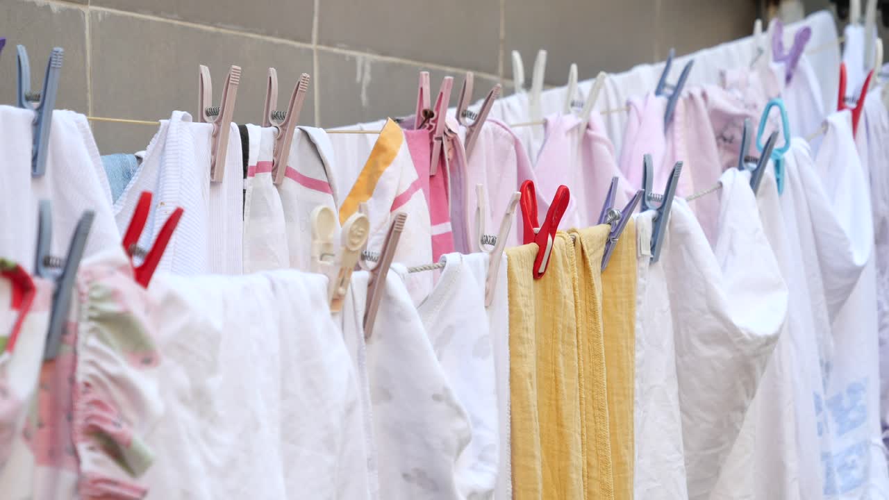 빨랫줄에 옷 건조