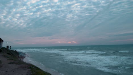 Hermosa-Puesta-De-Sol-En-El-Lapso-De-Tiempo-De-La-Playa