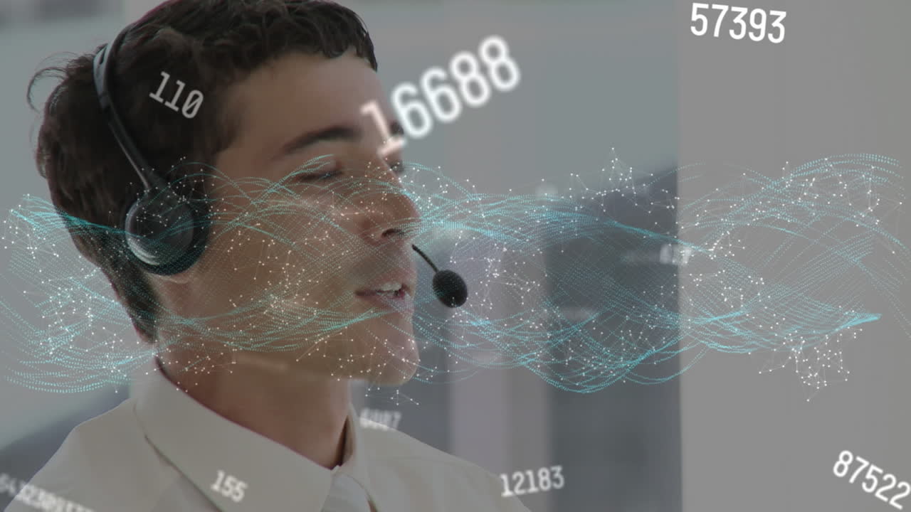 animación del procesamiento de datos sobre un hombre de negocios con auriculares de teléfono