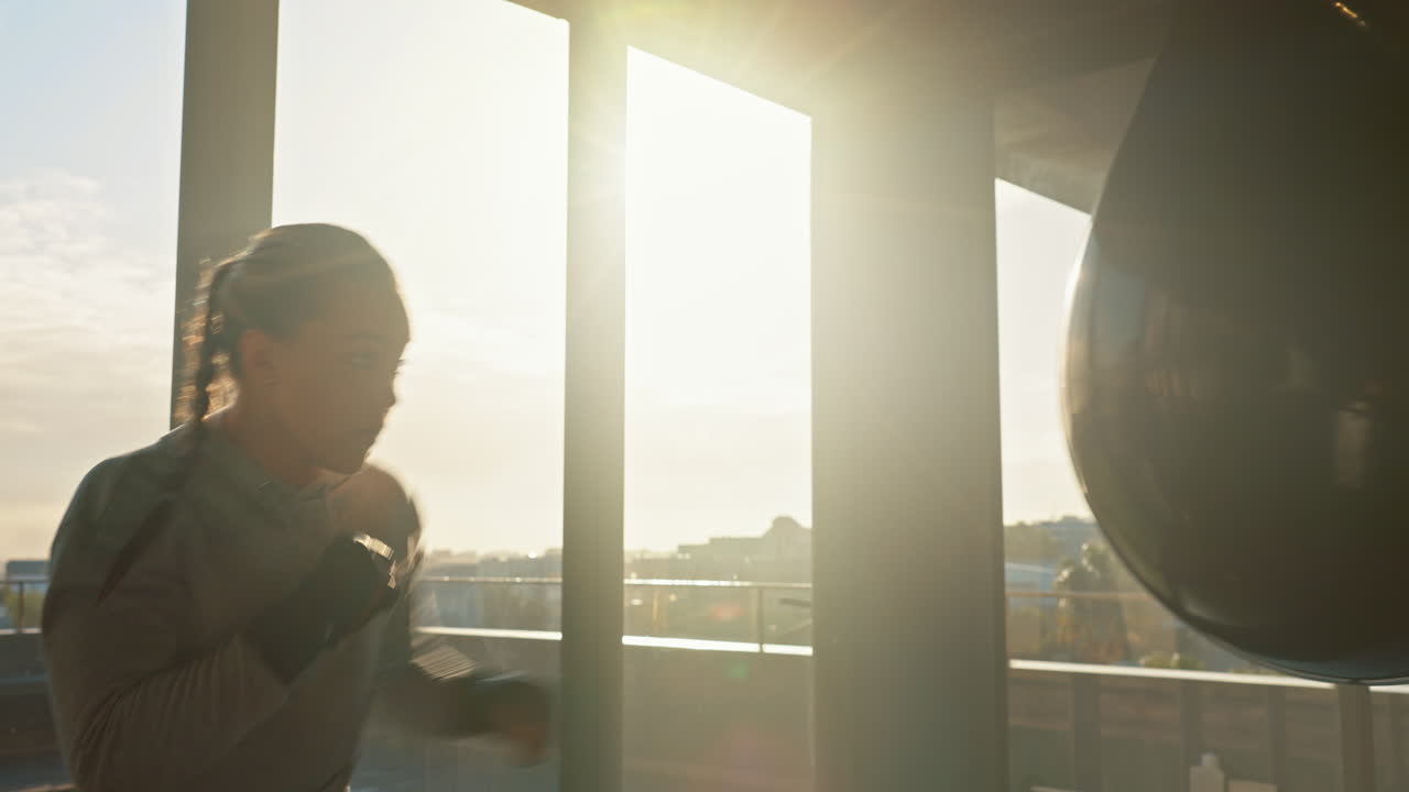 권투, 여성 및 운동 운동 체육관에서