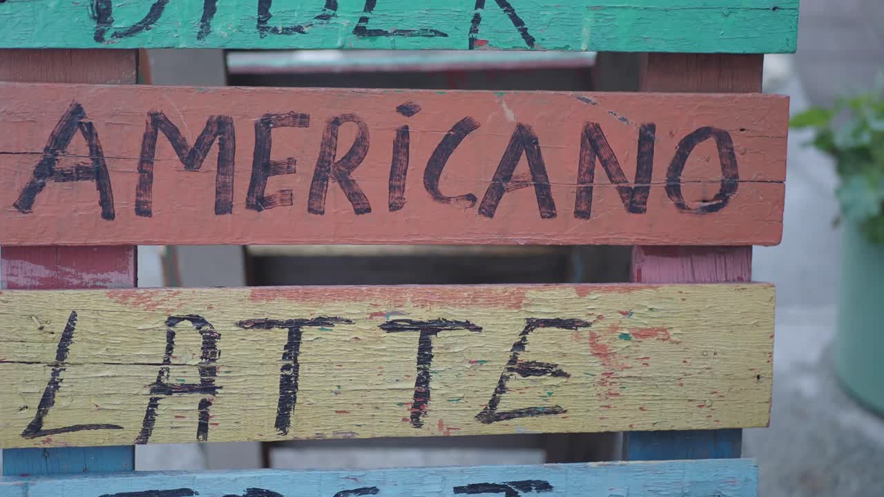 Cartello in legno dipinto a mano per caffè Americano e Latte