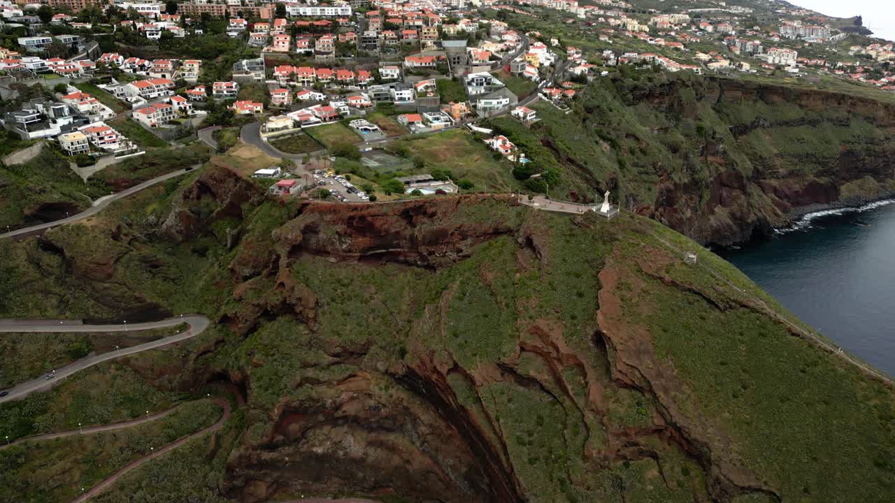 포르투갈 마데라 의 가라자우 에 있는 아트 데코 양식 의 예수 그리스도 - 크리스토 레이 동상 의 풍경