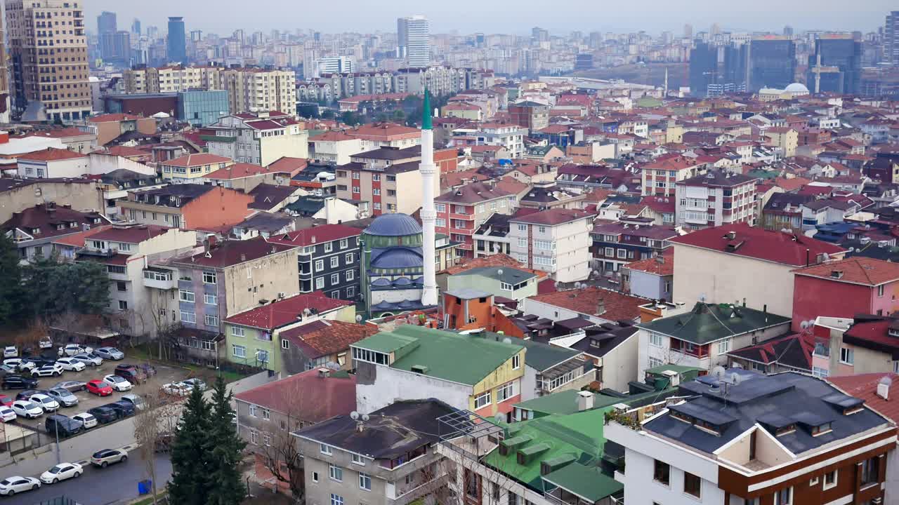 모스크 와 건물 들 이 있는 터키 도시 의 공중 사진
