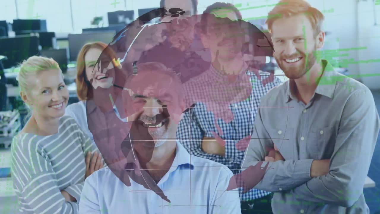 animación del globo contra la vista de arriba de compañeros de trabajo sonrientes de pie con los brazos cruzados en la oficina.