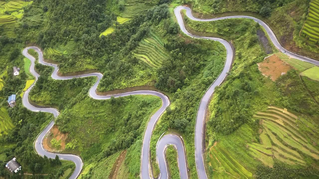 кадры с беспилотника во вьетнаме в сезон дождей