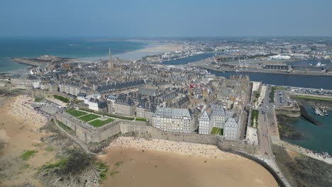 establecimiento de un disparo aéreo saint-malo ciudad principal playa francia