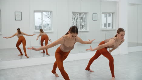 women practicing contemporary dance in a studio