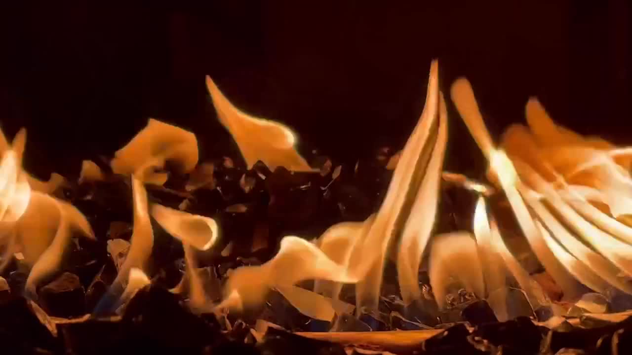 Gas fire pit with dancing flames
