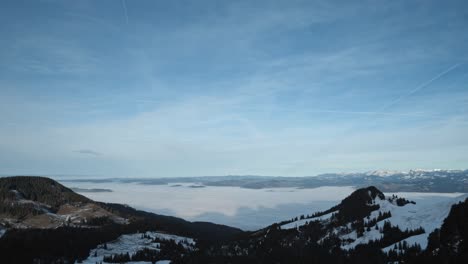 Zeitraffer-Der-Winterlichen-Alpenlandschaft-Mit-Wolken-In-Der-Schweiz