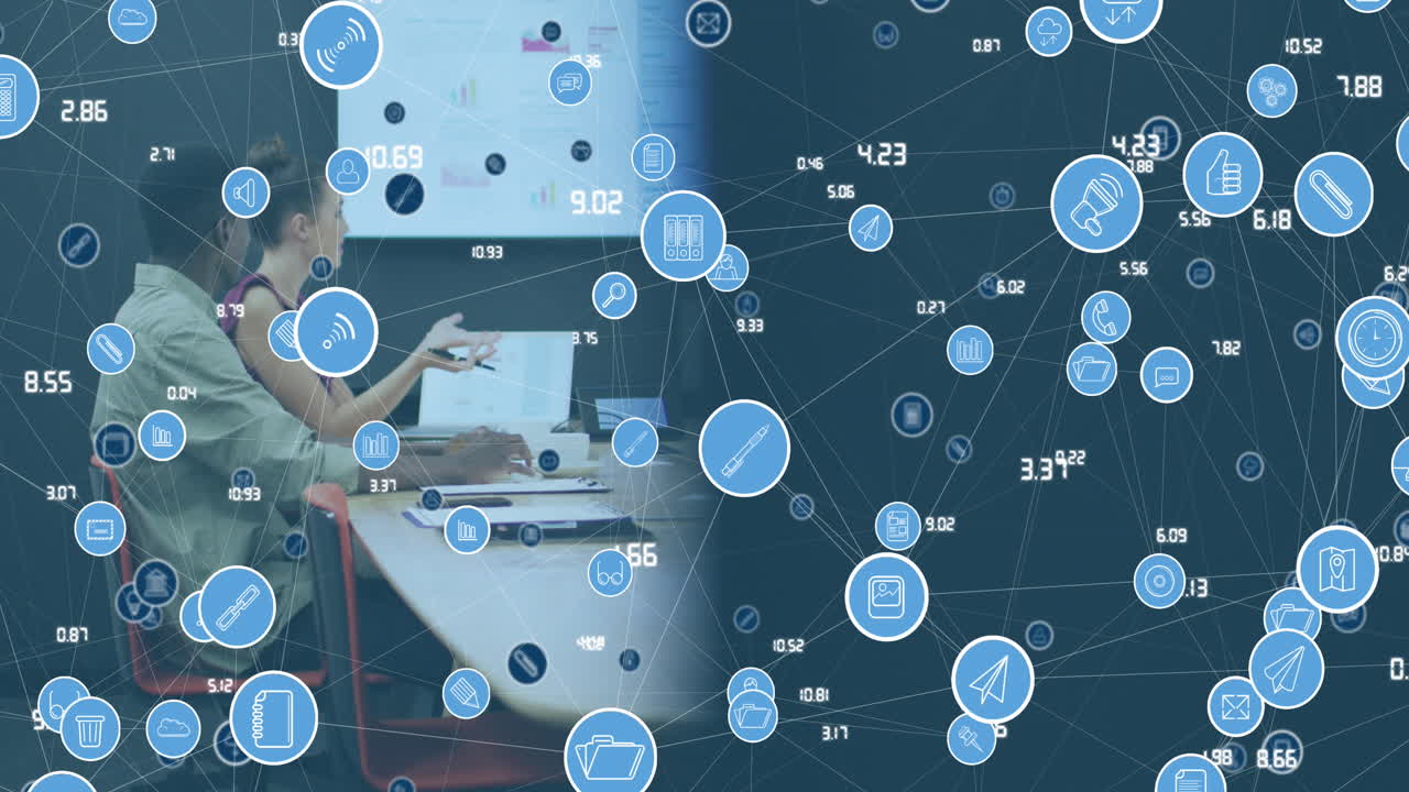 animación de la red de iconos sobre diversos colegas discutiendo juntos en la oficina.