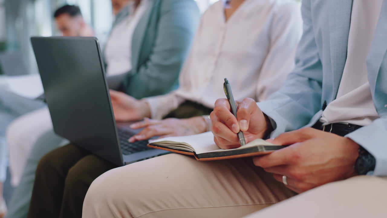 프레젠테이션, 라인 및 비즈니스 사람들이 쓰는