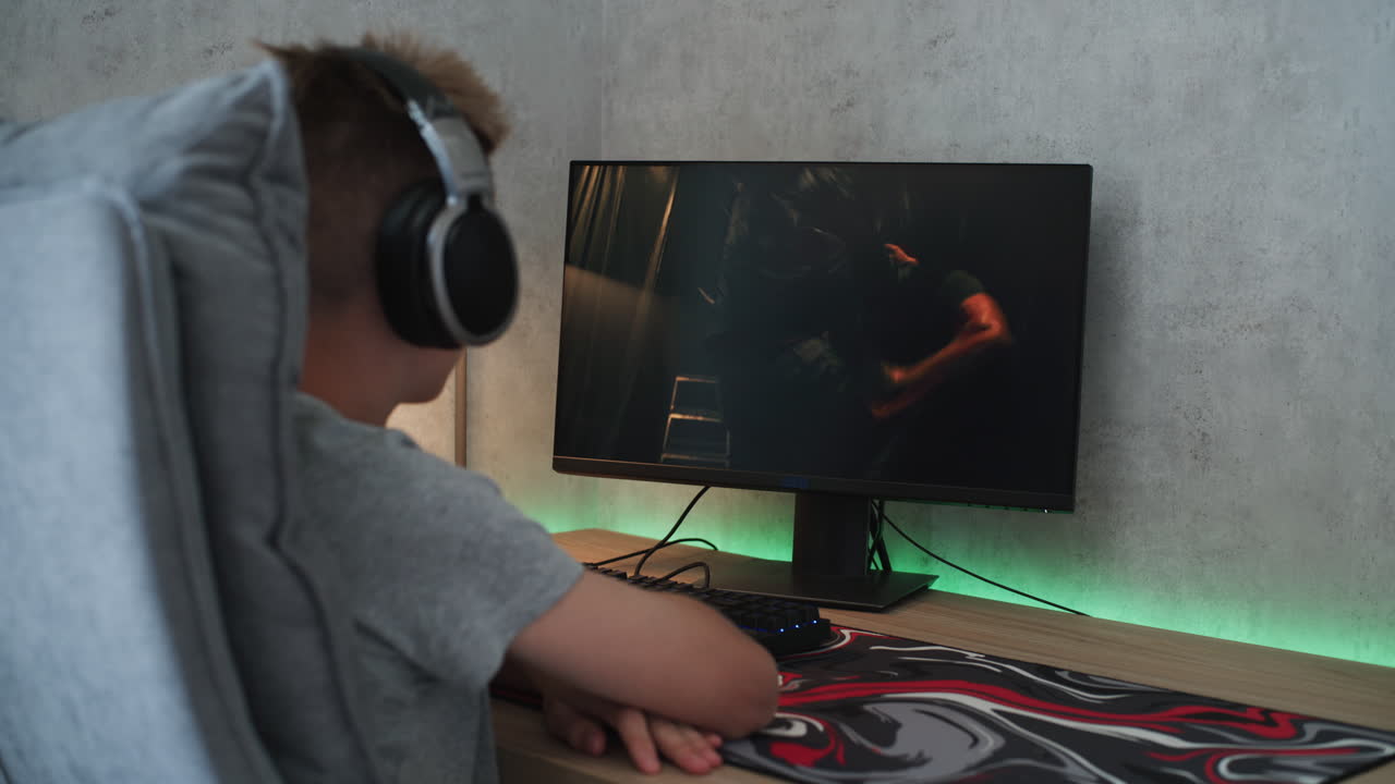 adolescentes jugando en casa