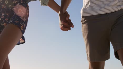 Couple-walking-together-on-the-beach-4k