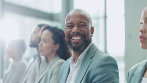 Cara,-Sonrisa-Y-Un-Hombre-Negro-De-Negocios