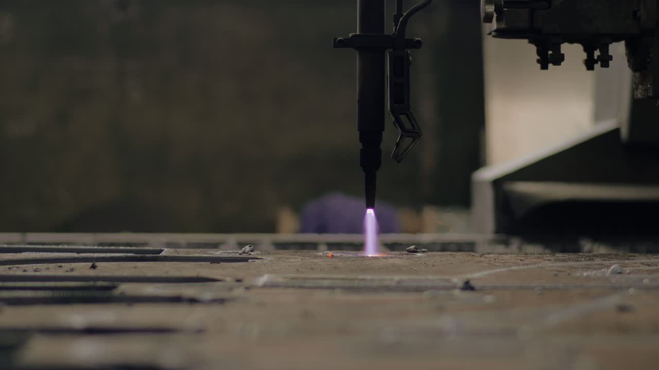 máquina de corte por plasma en acción