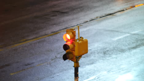 close-up of a semaphore changing from green light to yellow and red