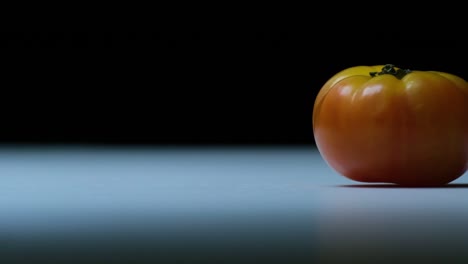 Tomate-Reliquia-Sobre-Fondo-Negro