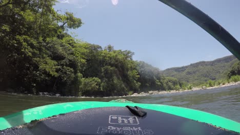 Ein-Rafting-Auf-Dem-Fluss-Mit-Kajak-In-Jalcomulco,-Veracruz,-Mexiko