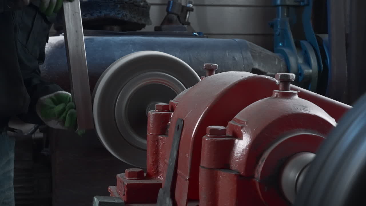 작업실에서 금속 가공