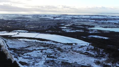 invierno cubierto de nieve patchwork lancashire tierras de cultivo rural paisaje panorámico a la derecha