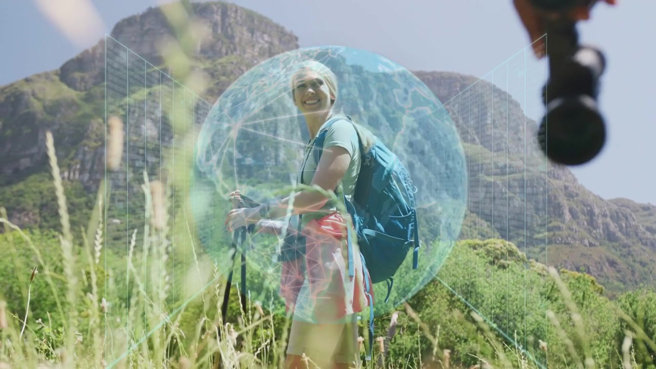 Vídeo vertical: Mulher acenando e formando um orbe azul, HUD mostrando segurança tecnológica, então o parceiro seguindo