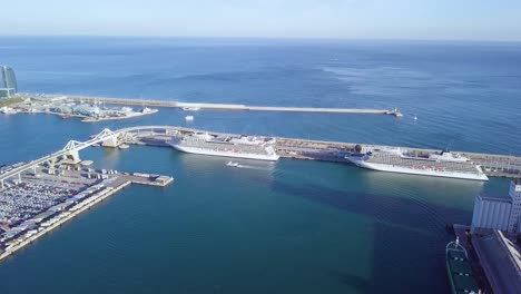 cruceros aéreos en el puerto de barcelona, españa
