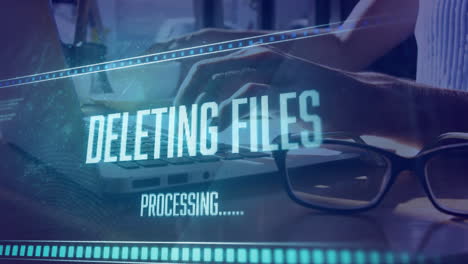 animación del procesamiento de datos sobre una mujer de negocios en la oficina
