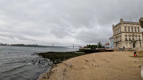 Blick-über-Den-Tejo-In-Lissabon,-Portugal