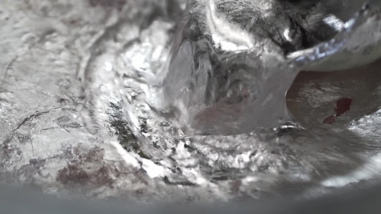 주조 금속 탱크에 녹은 알루미늄