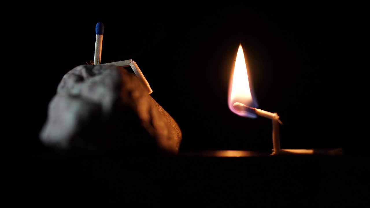 사람을 나타내는 두 개의 성냥개비