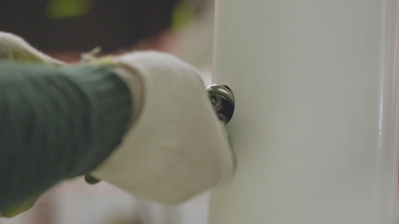 Installing a Chain on a White Pole