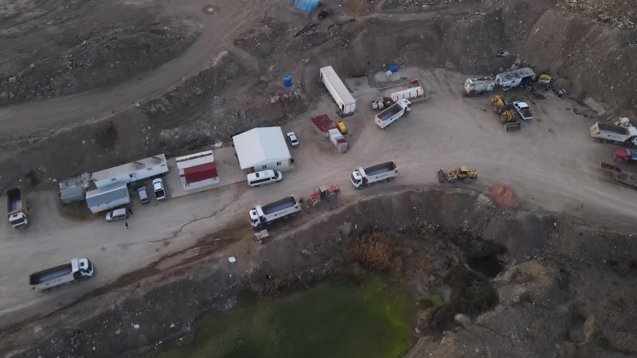 광산 지역 건설 장비