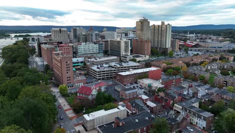 Harrisburg,-Pennsylvania-Während-Des-Herbstsonnenuntergangs