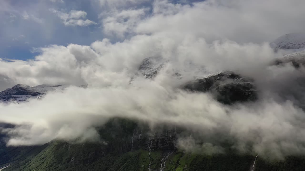 산 구름 평면도 풍경입니다. 아름다운 자연 노르웨이 자연 풍경