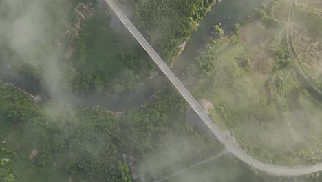 Disparo-De-Dron-Panorámico-Por-Encima-De-Una-Carretera