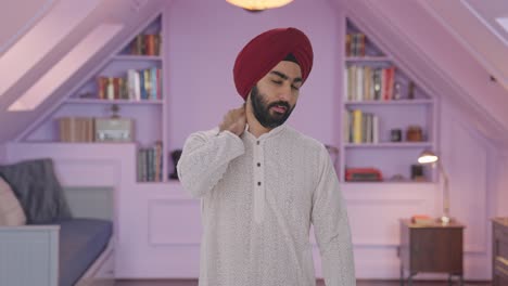 hombre indio sikh enfermo que sufre de dolor de cuello