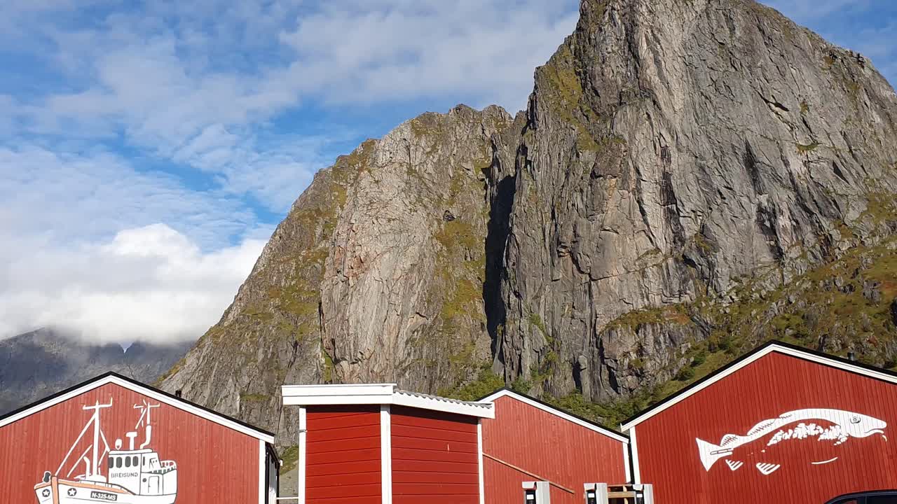 vista sobre la bahía de hamnoy en lofoten en noruega