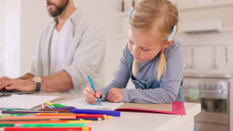 libro, color y educación con una chica haciendo