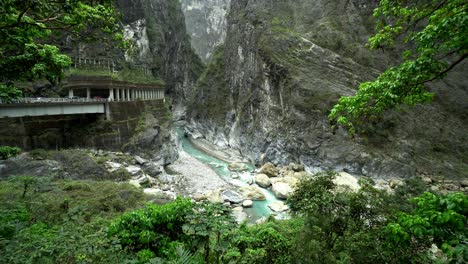 swallow grotto yanzikou trail in taroko national park, taiwan