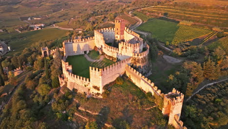 Scaligero-Schloss-Von-Soave-In-Norditalien